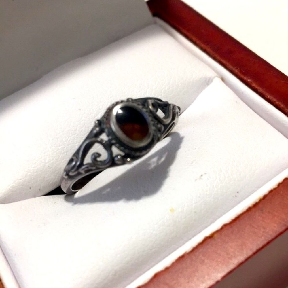 925 SILVER VINTAGE GARNET RING (2.6grams) SIZE 8 ALL RINGS BUY TWO GET 3rd FREE